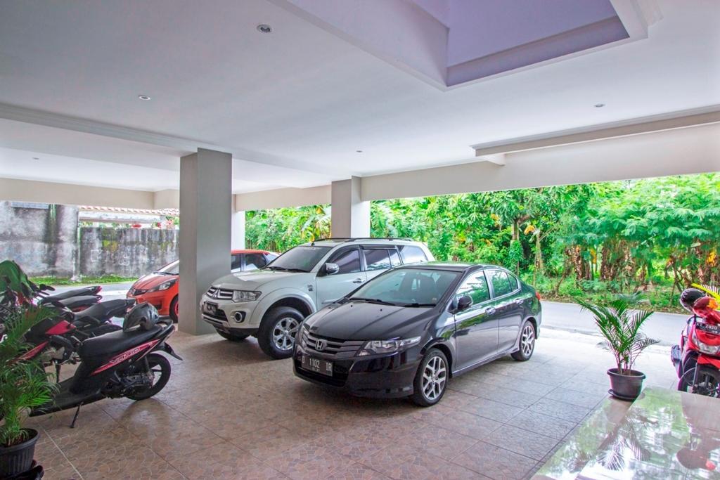 Reddoorz @ Plemburan Hotel สเลมาน ภายนอก รูปภาพ